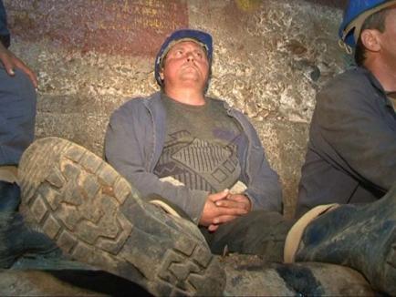 Minerii de la Băiţa sunt tot fără bani de pâine, dar finanţatorul suedez vrea să îi facă patroni (FOTO)